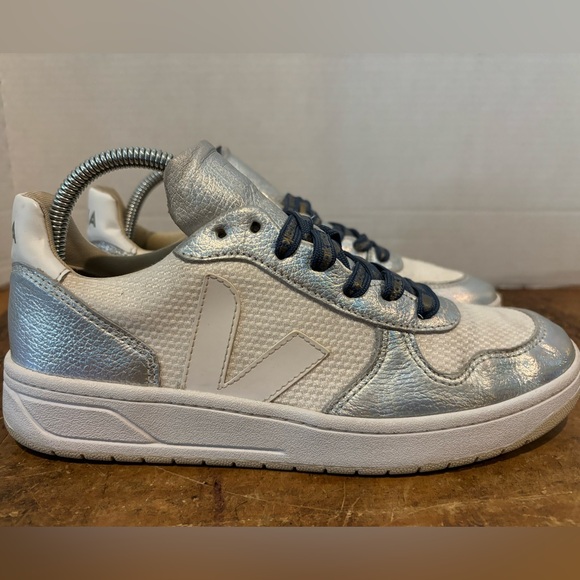 Veja Shoes - RARE VEJA METALLIC SILVER LEATHER & WHITE MESH V-10 SNEAKERS US 8